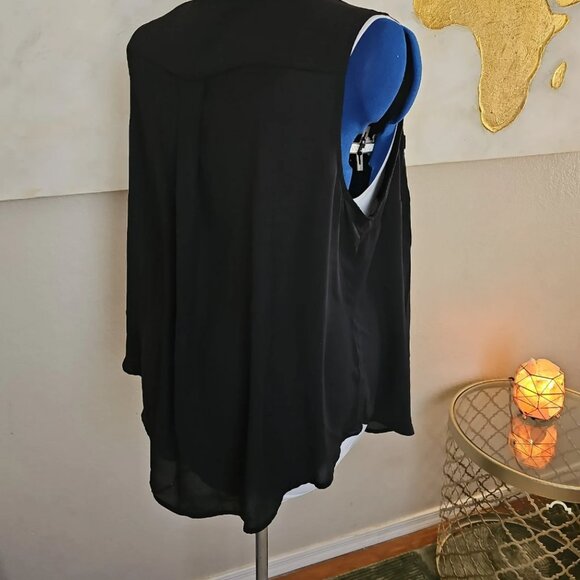 Torrid Madison Gorgette Button Down - Picture 4 of 5